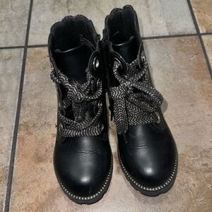 Girls black boots